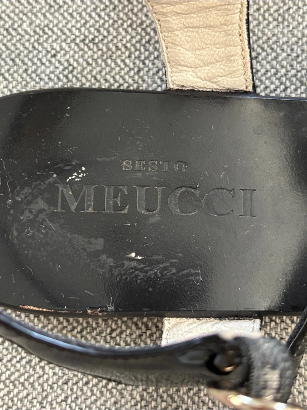 Sesto Meucci Open-toe sandal with a T-strap
